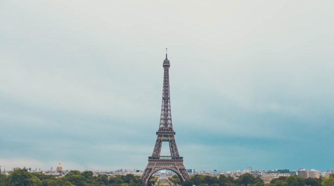 Eiffel-tower-paris-sky