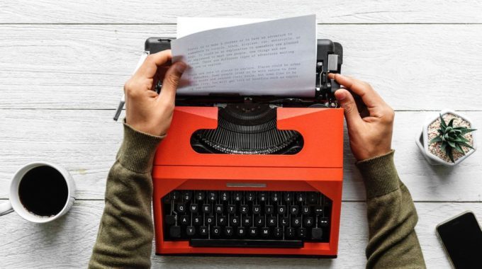Machine-ecrire-orange-lettre-motivation