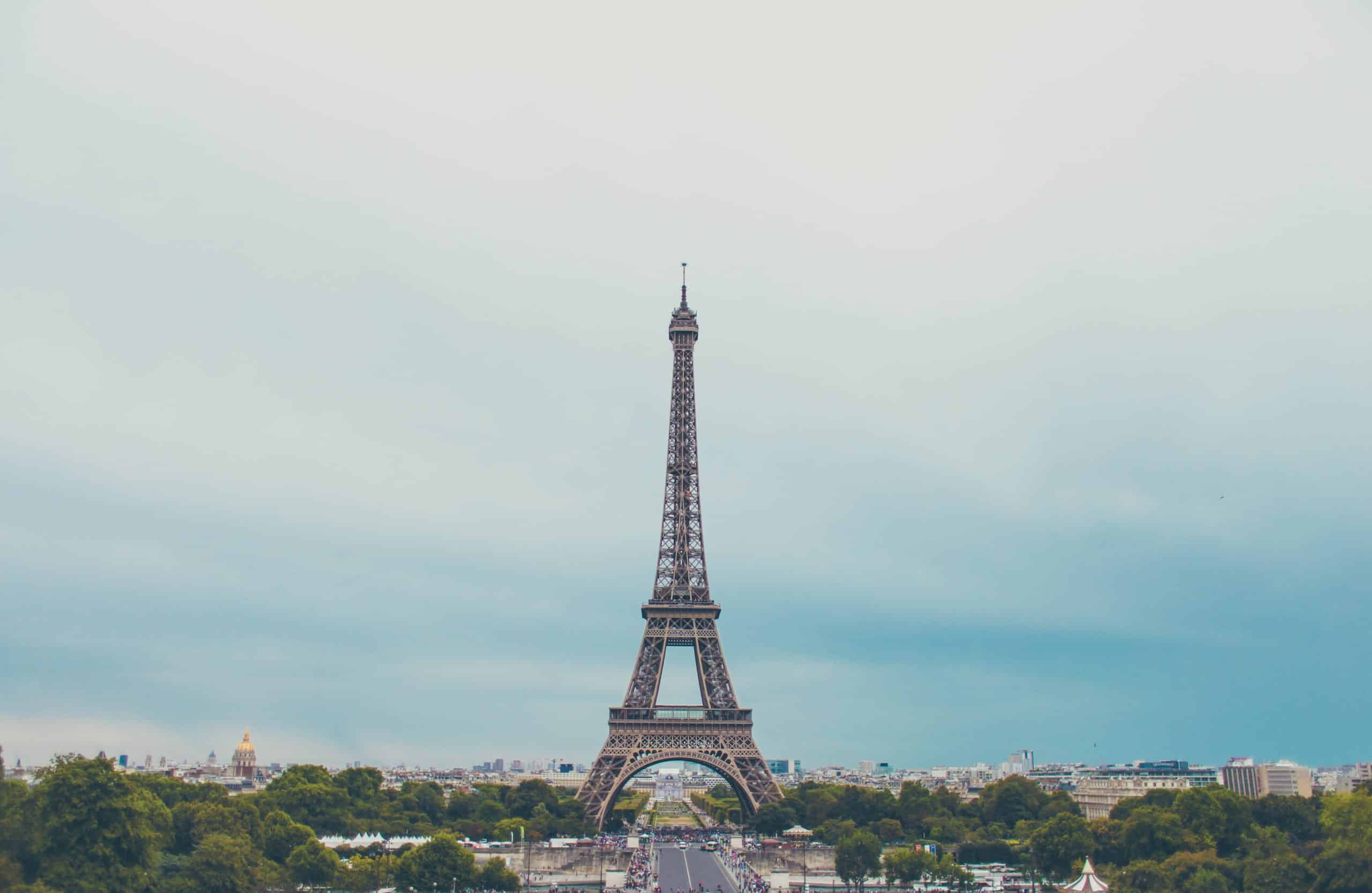 eiffel-tower-paris-sky